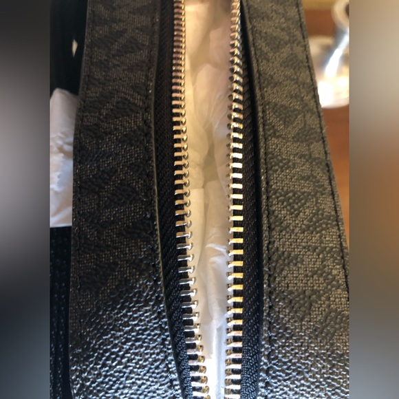 💥SOLD💥 - Micheal Kors - Cooper Flight Bag - NWT - Picture 11 of 15